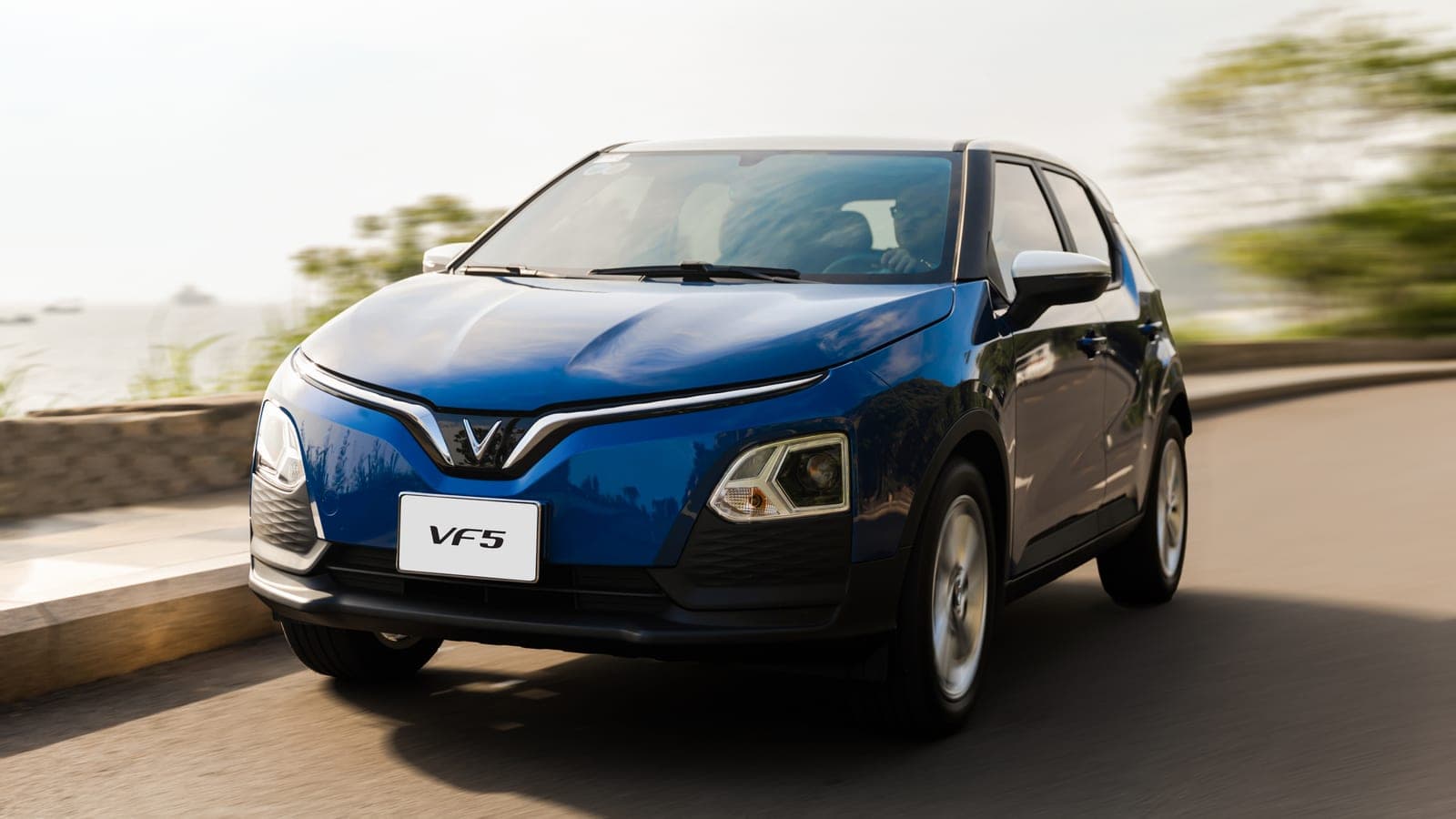 VinFast VF 5 — góc sau bên lái