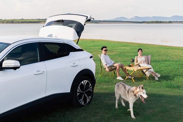 VinFast VF 6 — ngoại thất màu trắng