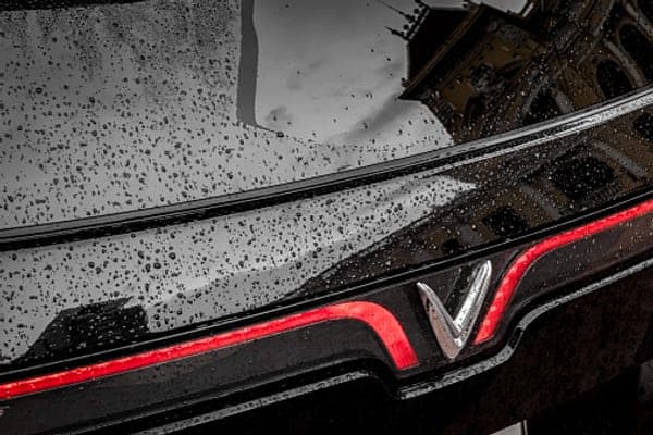 VinFast VF 9 — đèn hậu