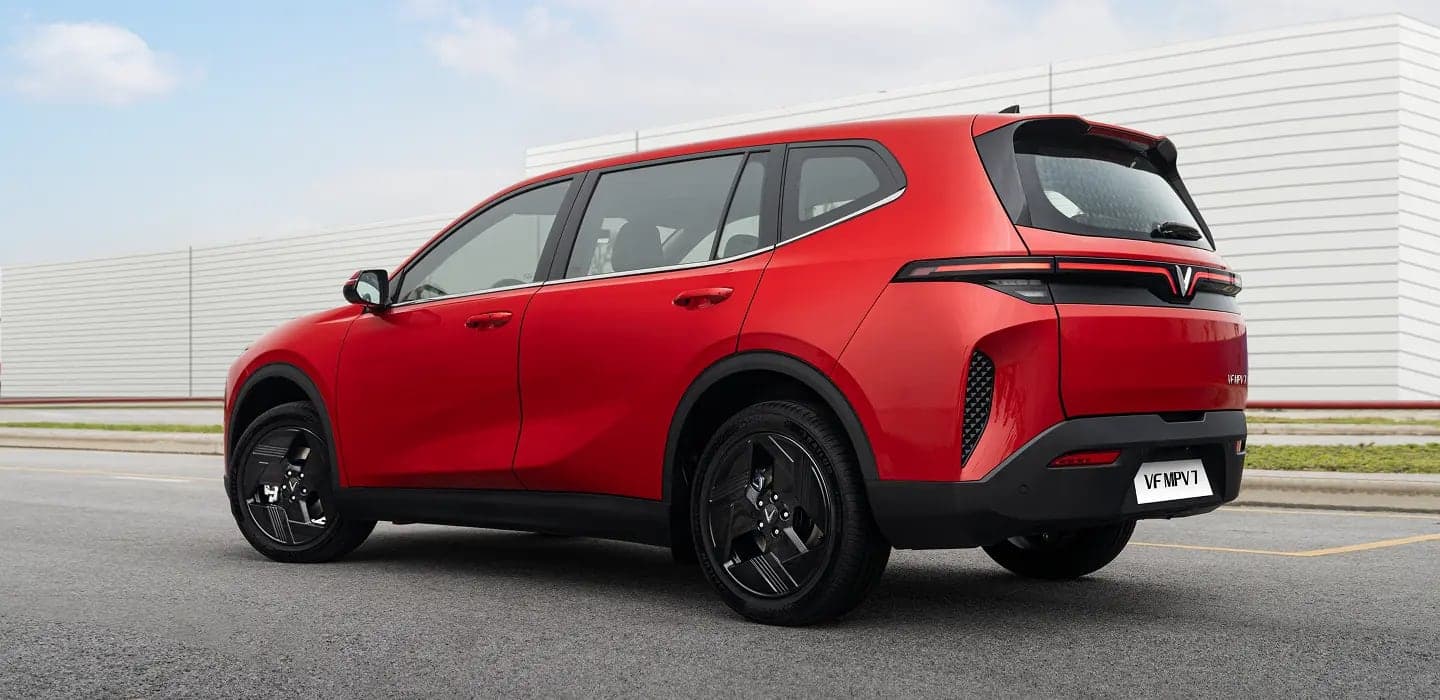 VinFast VF MPV 7 — nhìn ngang thân xe