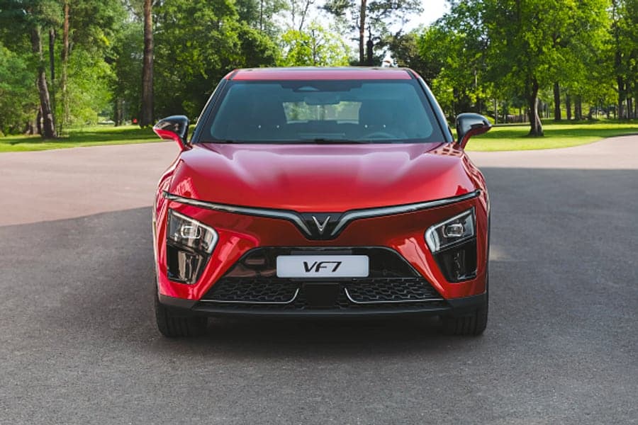 VinFast VF 7 màu đỏ Solar Ruby