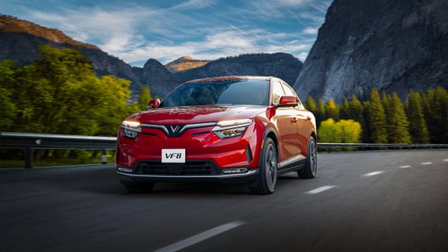 VinFast VF 8 màu đỏ Crimson Red